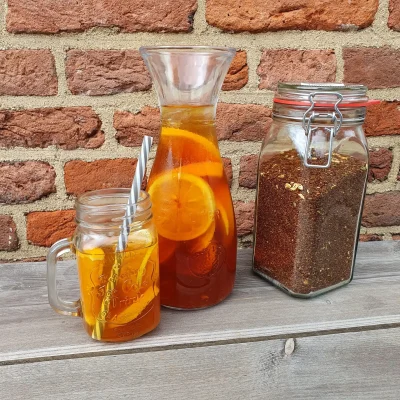 IJsthee zetten sinaasappel citroen